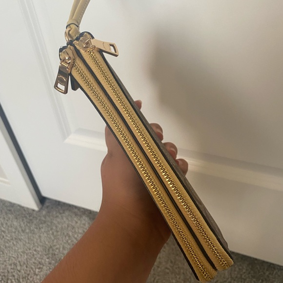 NWT Coach Wristlet - Picture 3 of 4